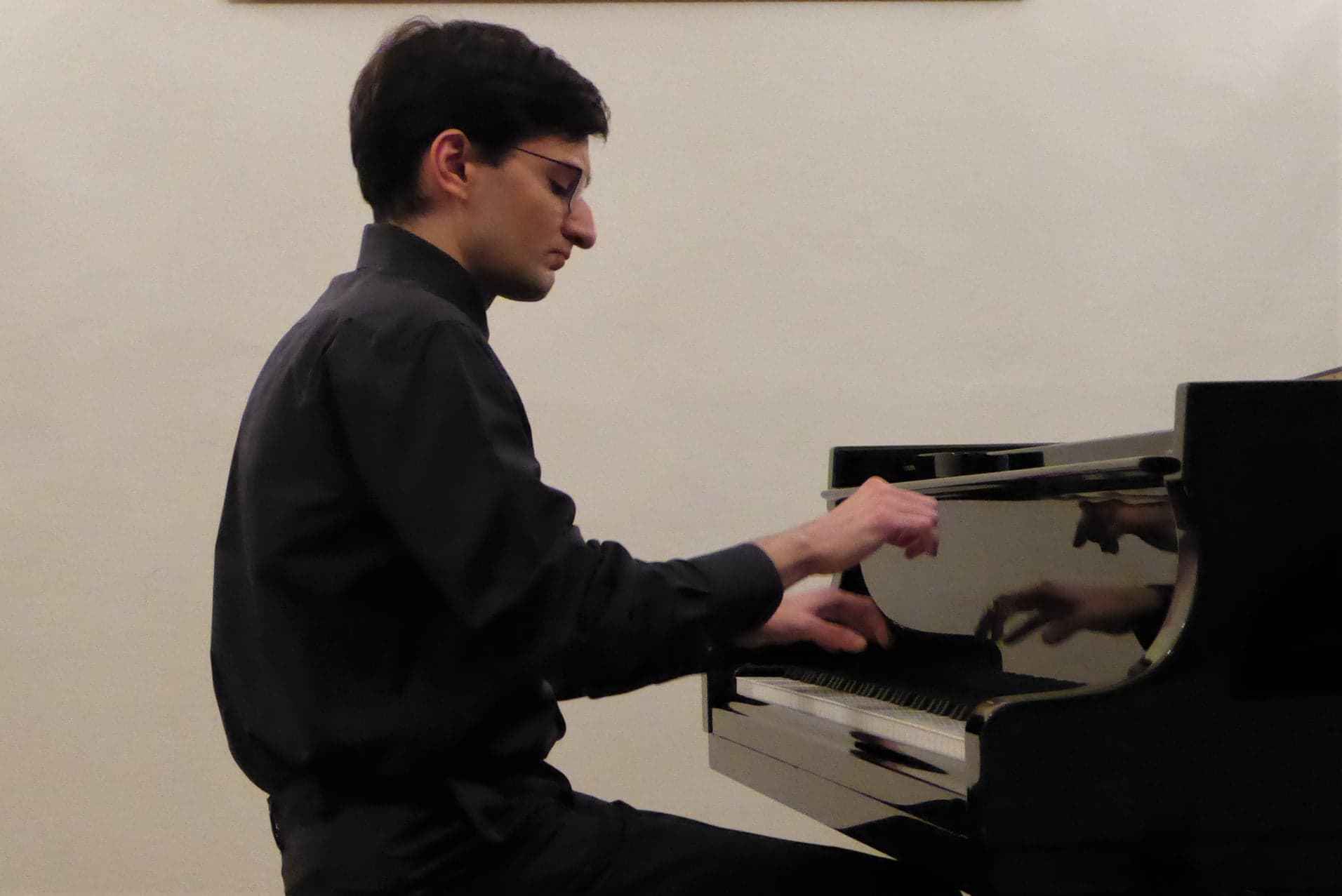 Enea performing at the piano